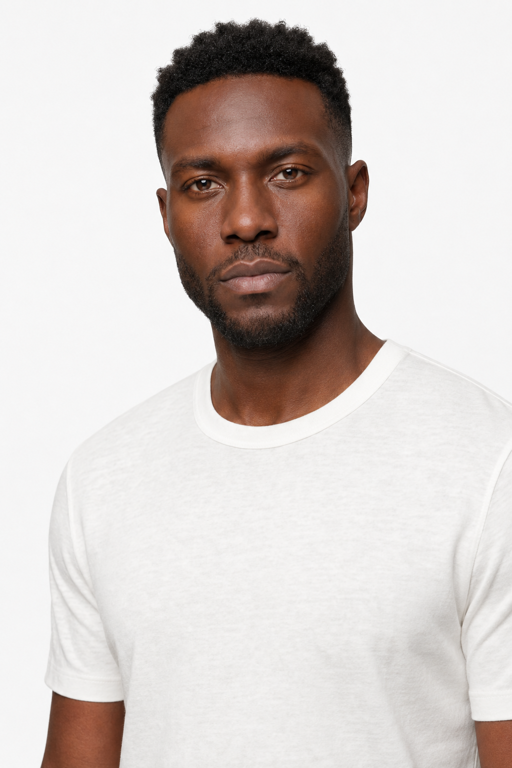 White Slim Fit T-shirt for Men in Soft Cotton – Comfortable & Stylish